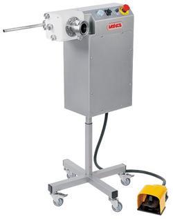 Automatisk avvridare som passar alla MAINCA:s hydrauliska korvstoppare. Utrustad med praktiskt hjuls...