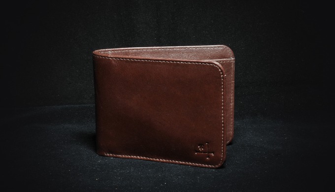 Horizontal Men’s Wallet includes 4 Credit Card Slots, One Outer Pocket and a single currency compart...