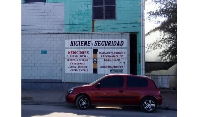 Brindamos asesoramiento en materia de higiene y seguridad laboral, implementando planes de acción qu...