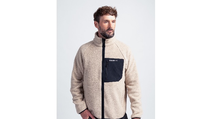 Flauschig und Wärme-speichernd: diese Fleecejacke ist perfekt für kalte Tage und Nächte. Das weiche ...