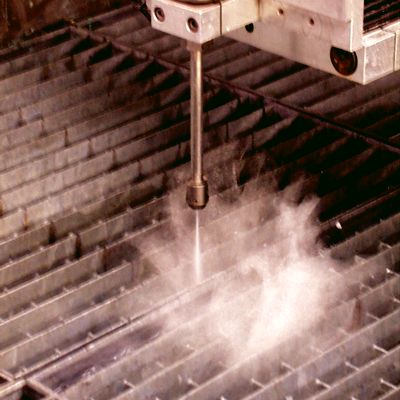 Découpe au jet d'eau trés haute pression (4000 bars) Mousse Caoutchouc Plastique Tissus Feutre