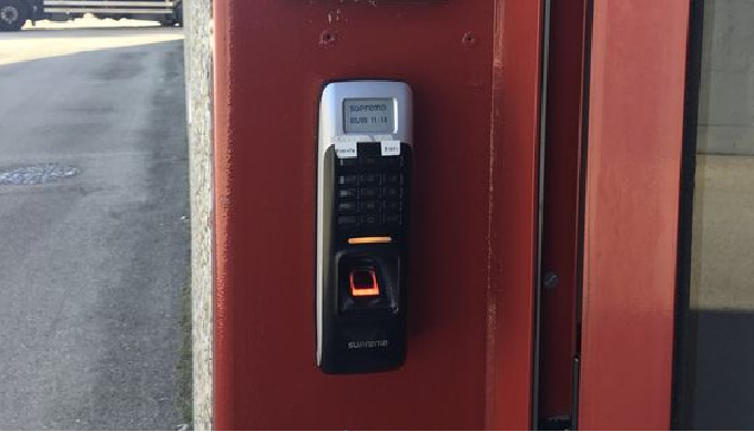 Control de Presencia con entradas y salidas de empleados, recuento de incidencias, horas extras con ...
