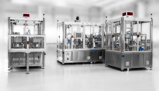 Customized automatic machines for the assembly of disposable medical devices