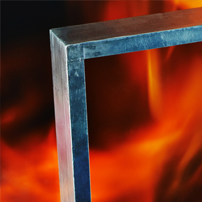 Glas som skydd Brandglas ger skydd mot flammor, rökgaser och stora temperaturökningar. Brandglas anv...