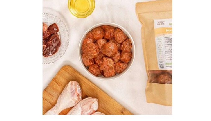 Naturcanin chicken meatballs for cats