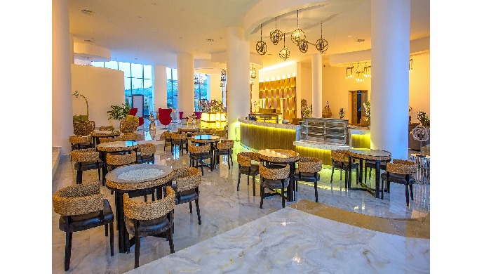 Le lobby et les bars du Zina Beach Resort & Spa sont des espaces élégants et accueillants, conçu...