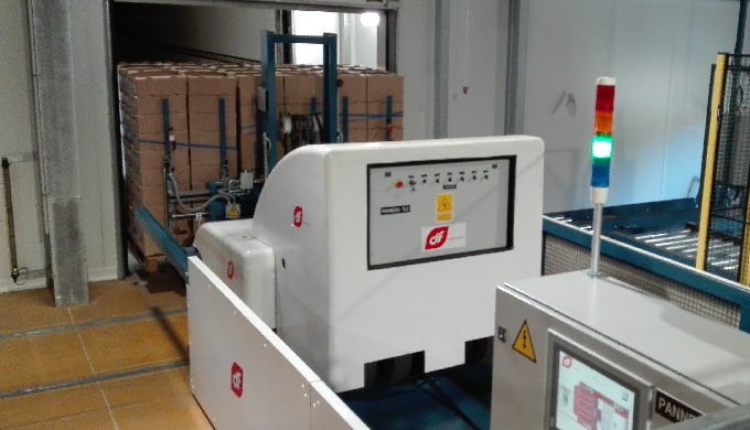 Nalon Backbot, sistema automatizado de carga trasera de camiones, permite cargar eficazmente tanto p...