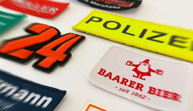 Gestikte, gewobene und bedruckte Patchs sowie Gummi-Labels - by - die Patch Maker Aufnäher24.ch ist ...