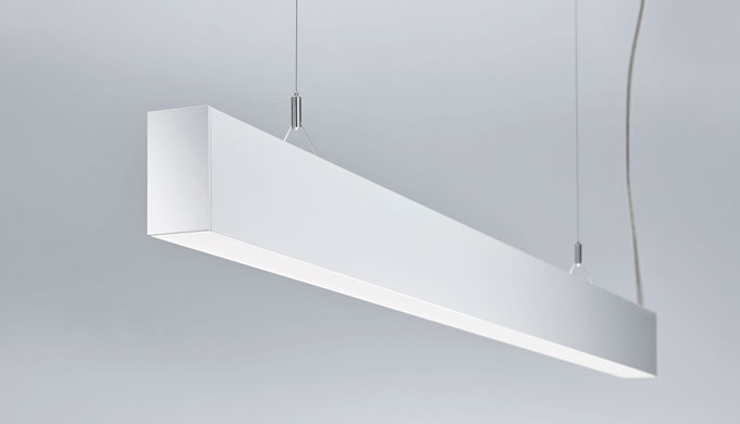 • Lichtlinie mit direktem und indirektem Lichtaustritt • Effizienzsteigernde Reflektortechnologie un...