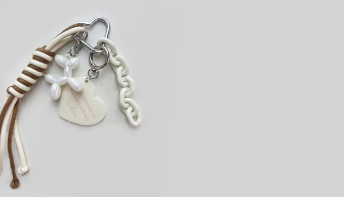 This keyring features a playful mix of a balloon puppy charm, heart, and detailed pendants. The comb...