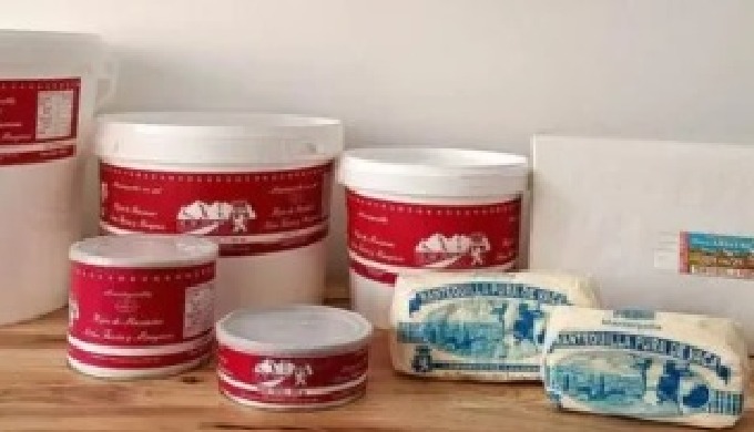Mantequilla de leche de vaca de intenso aroma y frescor lácteo,para las tostadas del desayuno o meri...