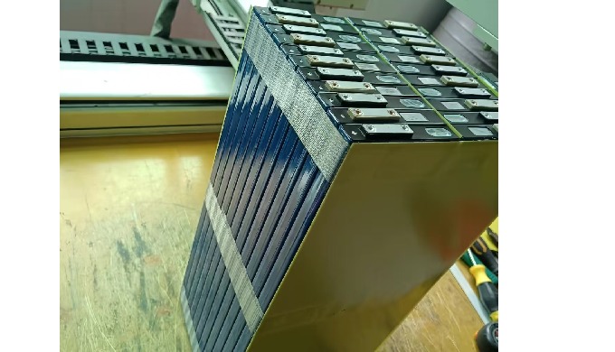 我司是专营工业与新能源产品的专业国际贸易商。依托可靠工厂资源与丰富行业经验，我们提供高性价比一站式采购服务，库存充足、交货稳定、价格优势突出。 主营产品： 新能源：带完整认证光伏组件与储能电池，适配户...