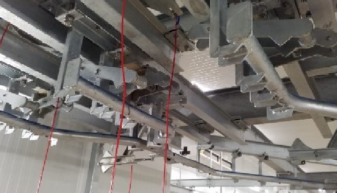 Vías tubulares en acero para mataderos.