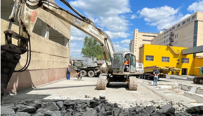 Демонтаж фундаменту – складний і відповідальний процес. Він вимагає спеціальних знань. Також знадоби...