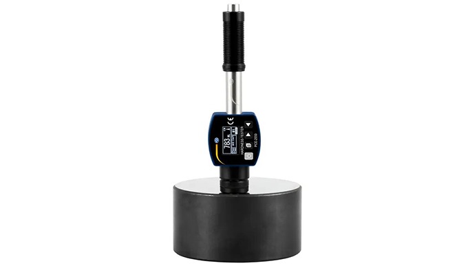 El durómetro PCE-2550 es un dispositivo con un diseño compacto y por tanto ideal para el control en ...