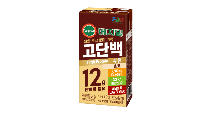 코코아 분말을 사용해서 초코맛이 나는 두유를 만들었습니다. 12g의 고단백을 함량하고 있으며 당을 낮춰 무리 없는 섭취 가능합니다. 주...