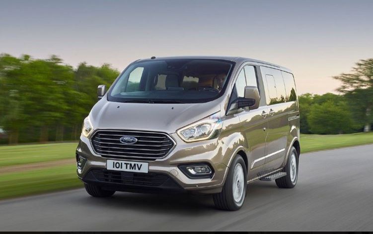La promesse du Ford Tourneo CUSTOM, des trajets serein et agréable à coup sûr. Cet utilitaire détien...