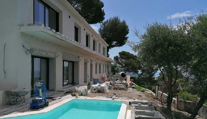Entreprise générale du bâtiment, Lazaro Constructions est spécialisée dans les projets de rénovation...