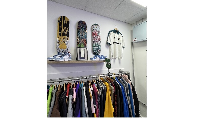 We are a vintage clothing retailer based in Northern Ireland, Belfast. We are able to ship our vinta...