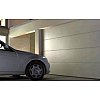 Les élégantes portes sectionnelles automatiques s'ouvrent à la verticale vers le haut. Vous gagnez a...