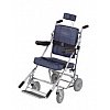 Fauteuil de transport à pousser intéressant par son étroitesse, dont les poignées de poussée en haut...
