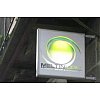 Les caissons lumineux double face aussi appelés Enseignes Drapeaux sont des solutions permettant de ...