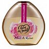 La rose est la fleur des amoureux. Symbole de dévotion, son parfum dissimule sous ses volutes de dou...