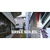 Composé de lamelles horizontales en aluminiums, le BRISE SOLEIL ORIENTABLE est doté d’un mécanisme d...