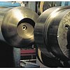 Le fluotournage métallique est une méthode de formage à froid par extrusion ponctuelle, où la perte ...