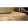 Originaire de Charente, la tomme de chèvre est affinée 4 à 6 semaines sur planches d’épicea. Ce from...
