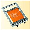 La sérigraphie traditionnelle demeure la technique incontournable pour reproduire en grandes séries ...